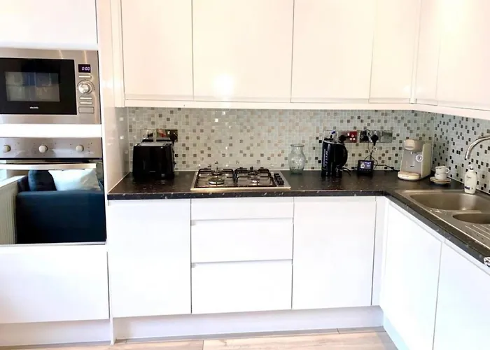 Flat In Shepherd\'S Bush